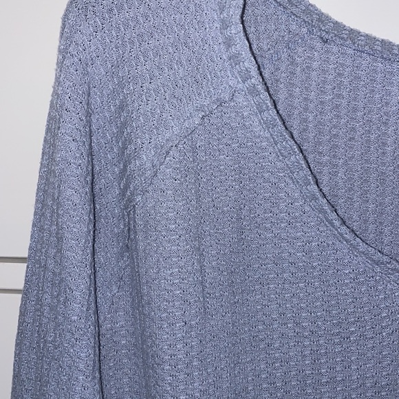 AE Long sleeeve - Picture 3 of 4